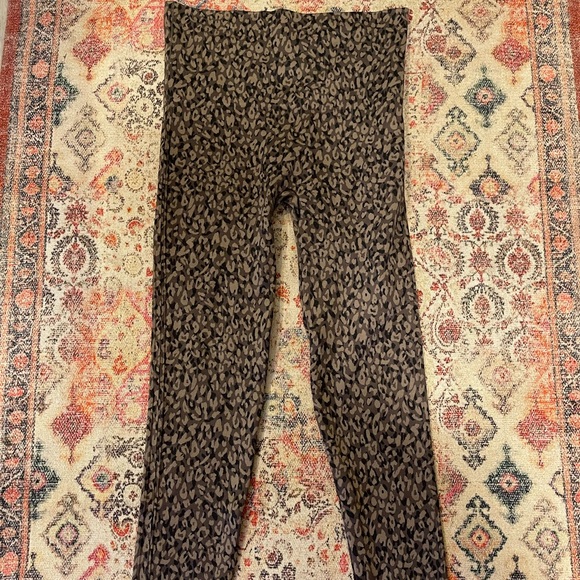 Spanx ‘Look At Me Now’ Seamless Leggings Mini Leopard in Size Small - Picture 10 of 13